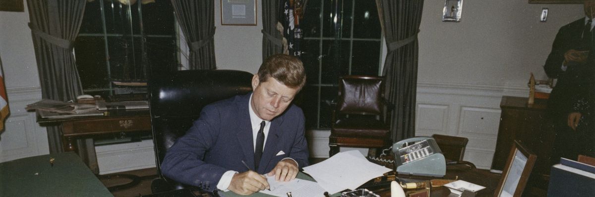 2013-11-15t120000z_611470603_wm1e9be1tfi01_rtrmadp_3_usa-jfk-scaled