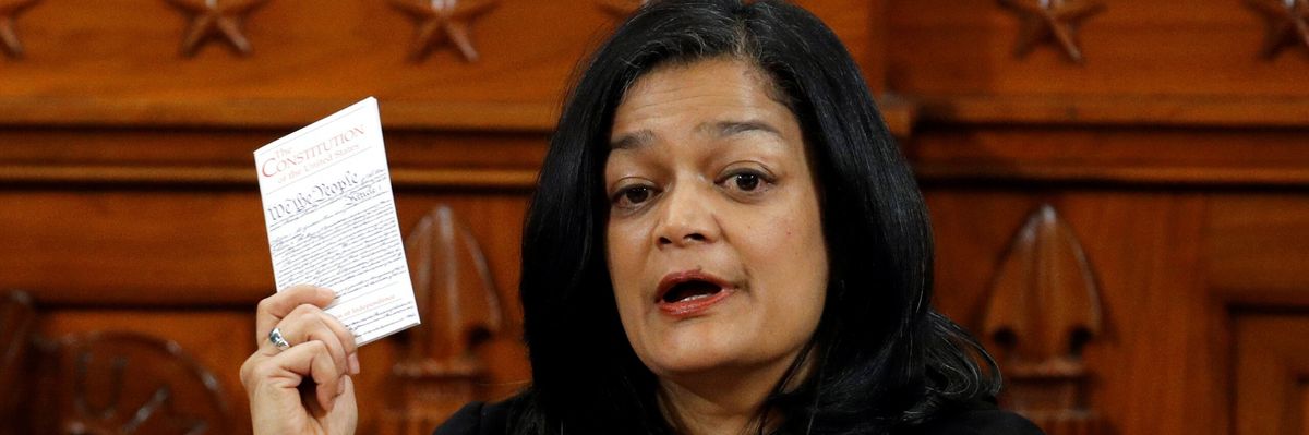 2019-12-13t153312z_1581931361_rc2fud9gvrn6_rtrmadp_3_usa-impeachment-trump-scaled