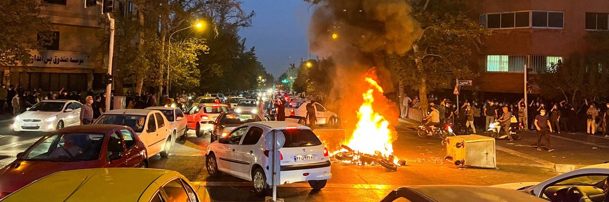 2022-10-06t160129z_1906493499_rc2ekw9dvpha_rtrmadp_3_iran-women-protests-scaled-e1665156927159