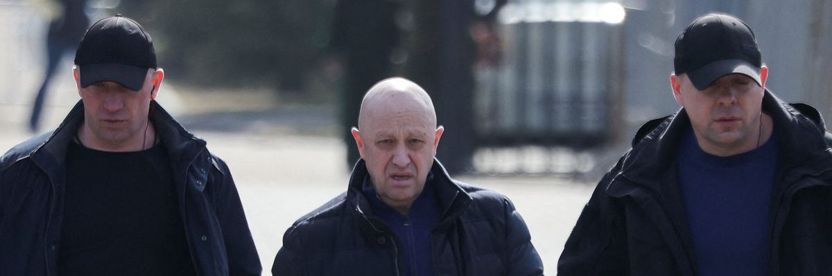 2023-04-08t092317z_1023813341_rc27a0ausnnp_rtrmadp_3_russia-blast-blogger-funeral-prigozhin-scaled