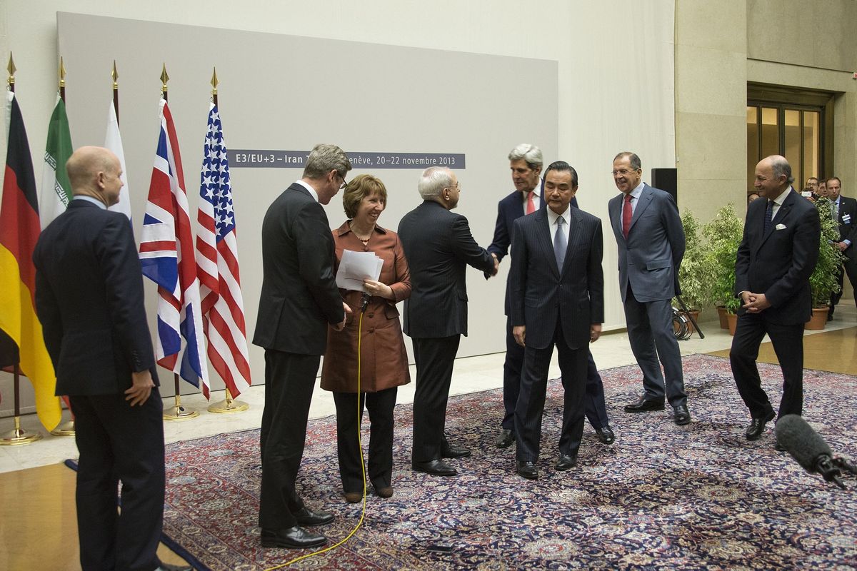 2560px-u.s._secretary_of_state_john_kerry__iranian_foreign_minister_mohammad_javad_zarif_in_geneva_switzerland_november_24_2013