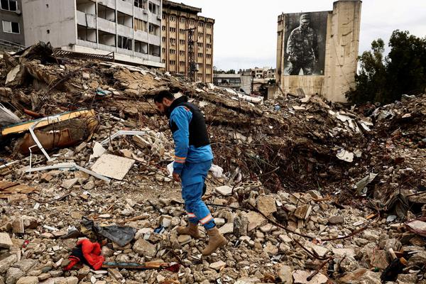 A paramedic walks among the rubble at a site damaged in an Israeli strike, amid escalating hostilities between Israel and Hezbollah, as the U.S.-Israeli conflict with Iran continues, in Nabatieh, Lebanon, March 25, 2026. REUTERS/Yara Nardi