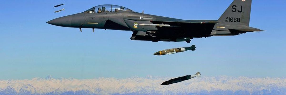 Air-force-f-15e-strike-eagles-drop-2000-pound-joi