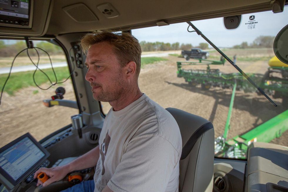 Trump Blockade Spikes Fertilizer Prices for Farmers