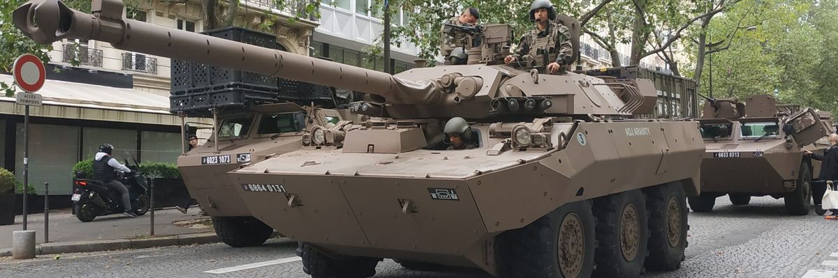 Amx-10_rc_nouvelles_couleurs_armee_de_terre_14_juillet_2021_2-scaled