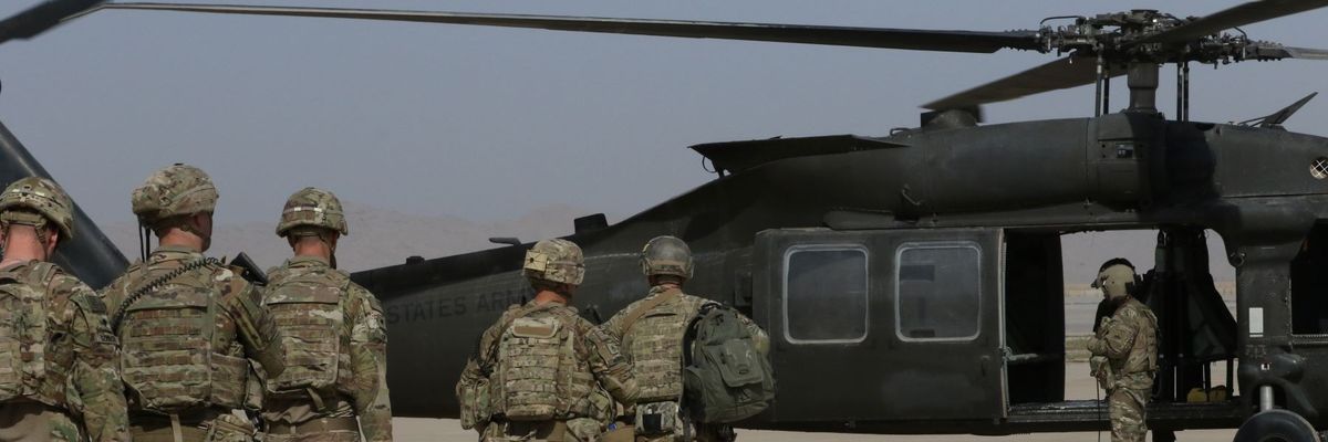 Army-blackhawk-in-afghanistan-1800