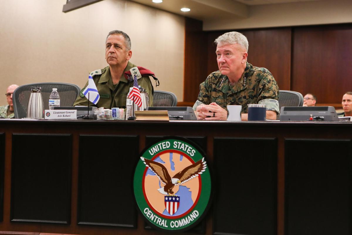 Aviv Kohavi and Gen. Kenneth F. McKenzie