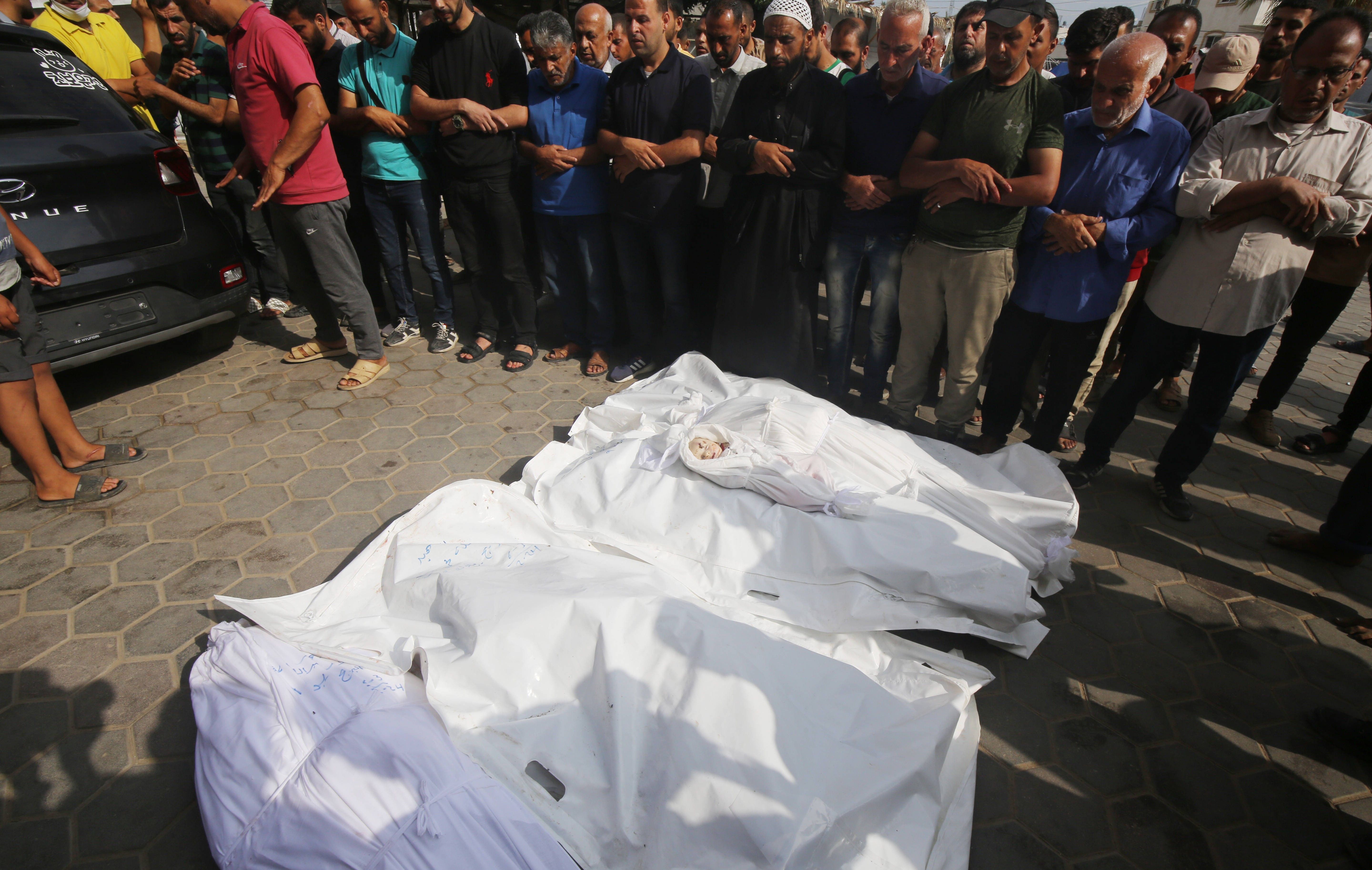 Who's minding the stockpile of US weapons going to Israel?