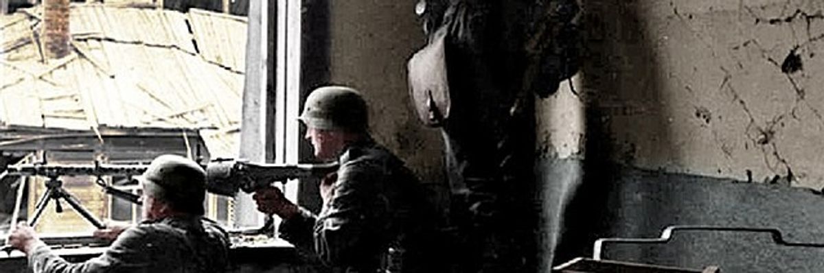 Bundesarchiv_bild_101i-617-2571-04_stalingrad_soldaten_beim_hauserkampf_recolored