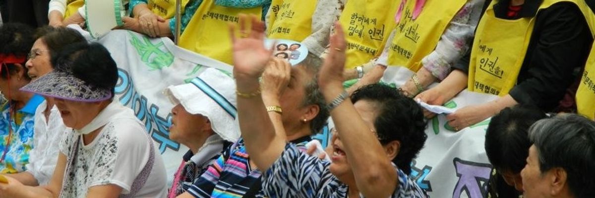 Comfort_women_rally_in_front_of_the_japanese_embassy_in_seoul_august_2011_2