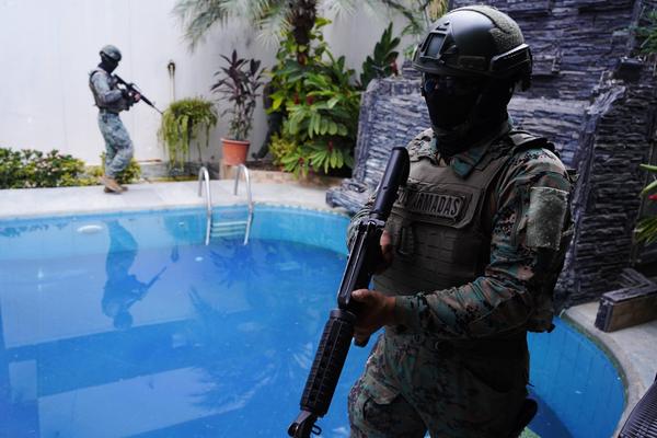 Ecuador military patrol