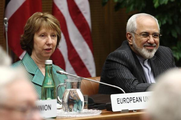 European Union foreign policy chief Catherine Ashton (L) and Iranian Foreign Minister Mohammad Javad Zarif smile at the start of a conference in Vienna