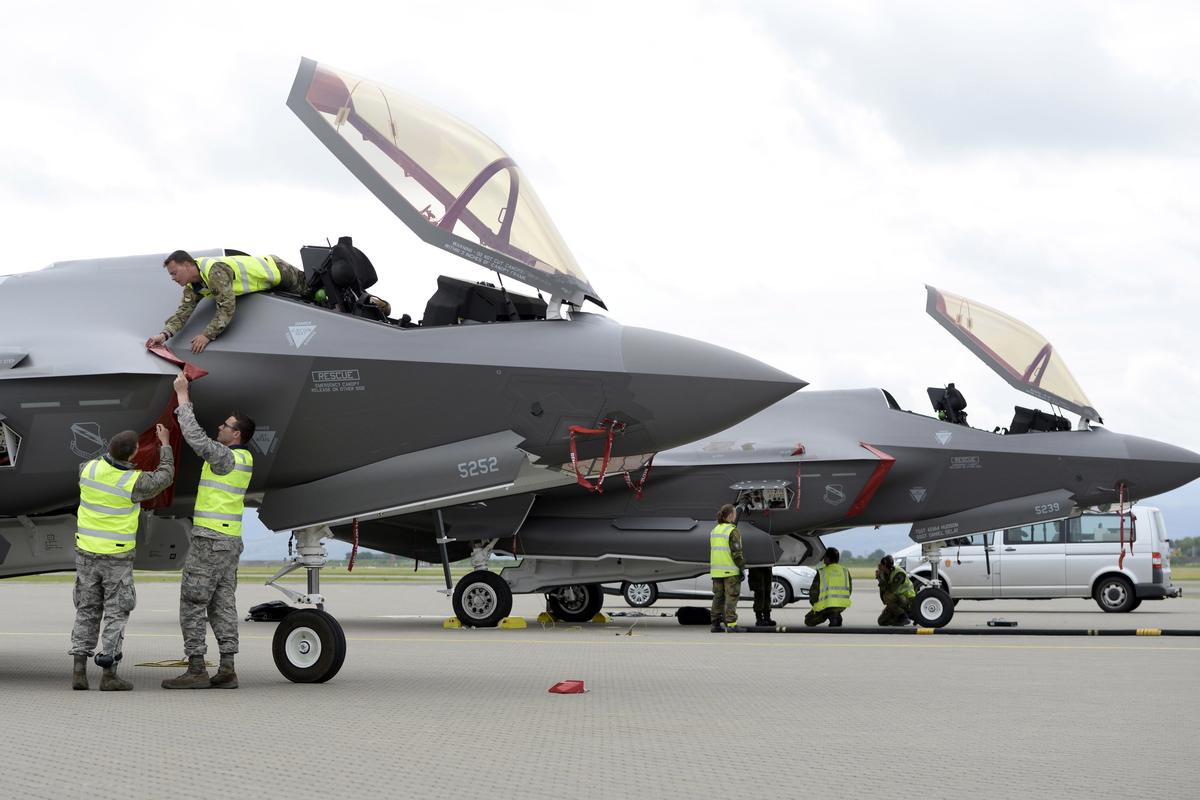 Contractors delivering F-35s with no radars and unfit for combat