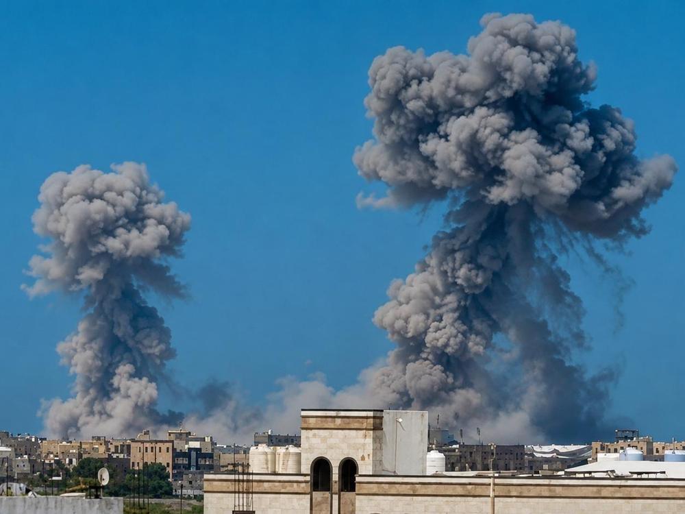 Houthi missle strikes in Mokha, Yemen