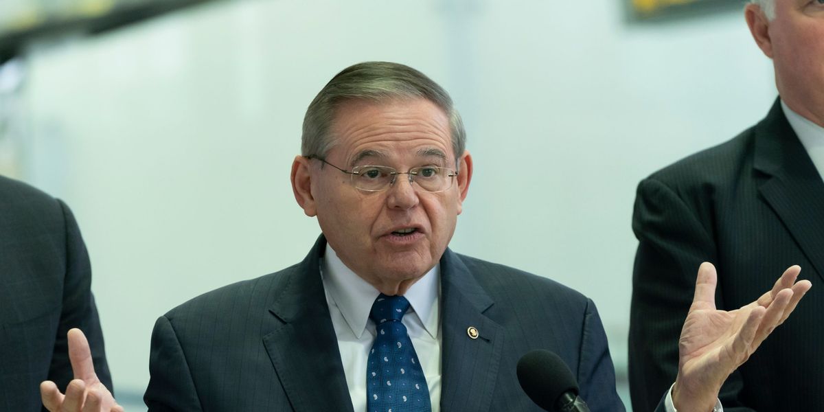 Menendez took bribes to help Egypt get weapons: Prosecutors
