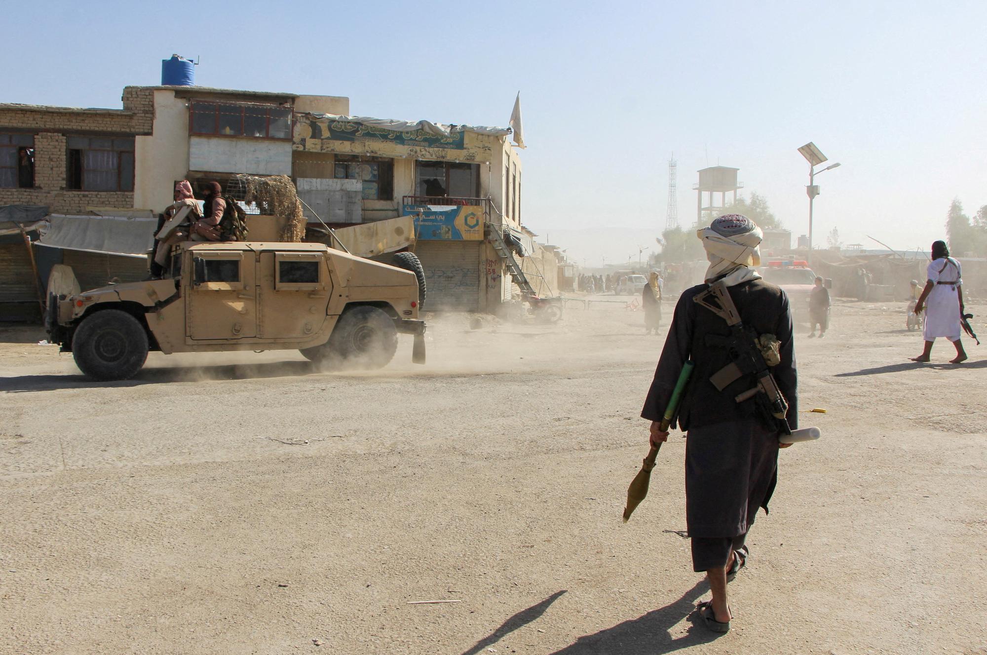 Pakistan hits Taliban hard, but hopes for de-escalation