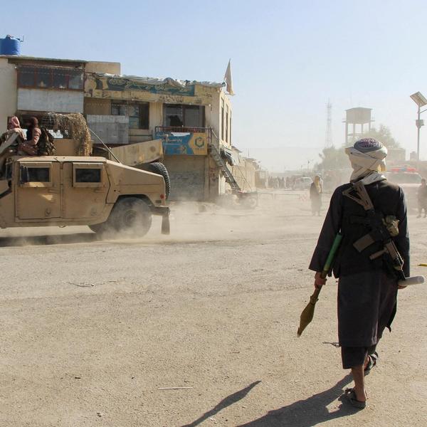 Pakistan hits Taliban hard, but hopes for de-escalation