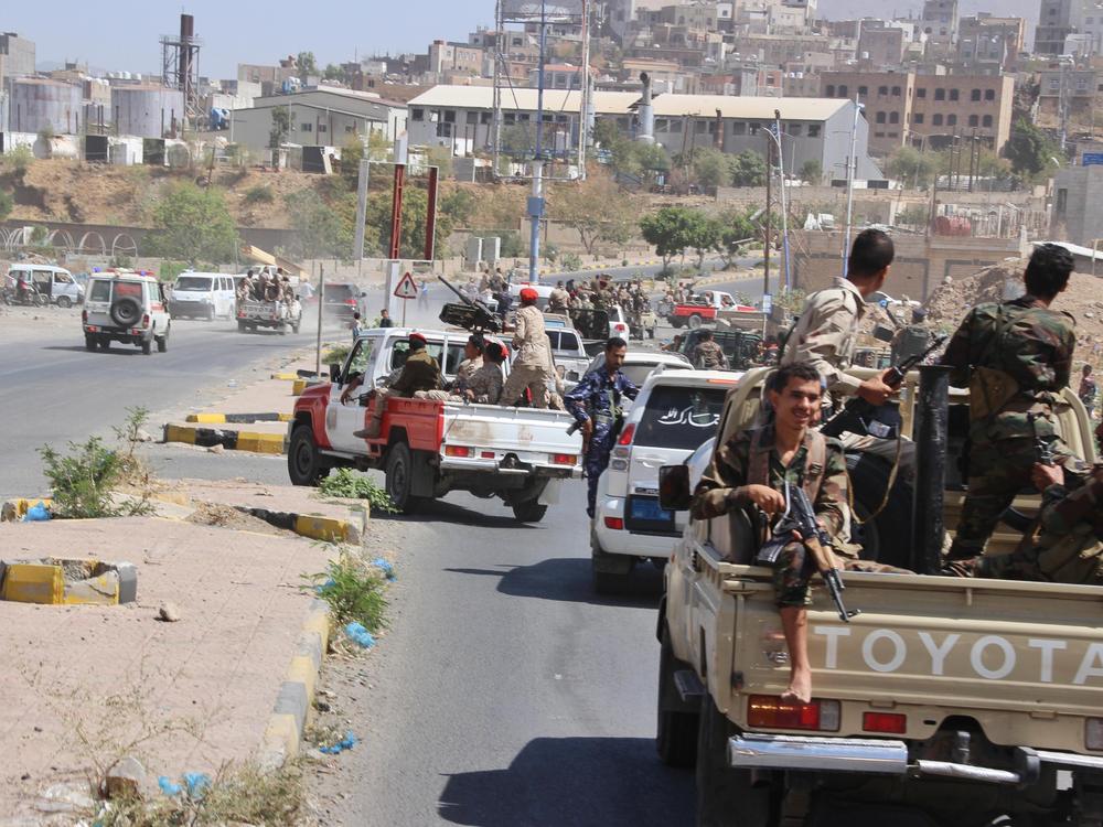 As Houthis encircle Taiz, Yemen's Saudi-backed gov't faces disaster