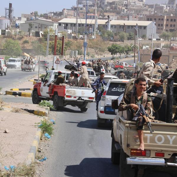 As Houthis encircle Taiz, Yemen's Saudi-backed gov't faces disaster