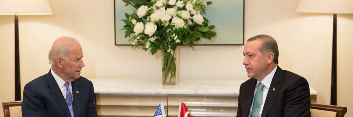 Joe_biden_and_president_erdogan_on_isil