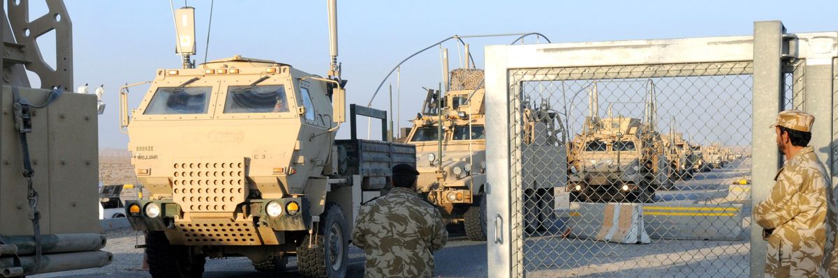 Last_us_convoy_crosses_into_kuwait-scaled