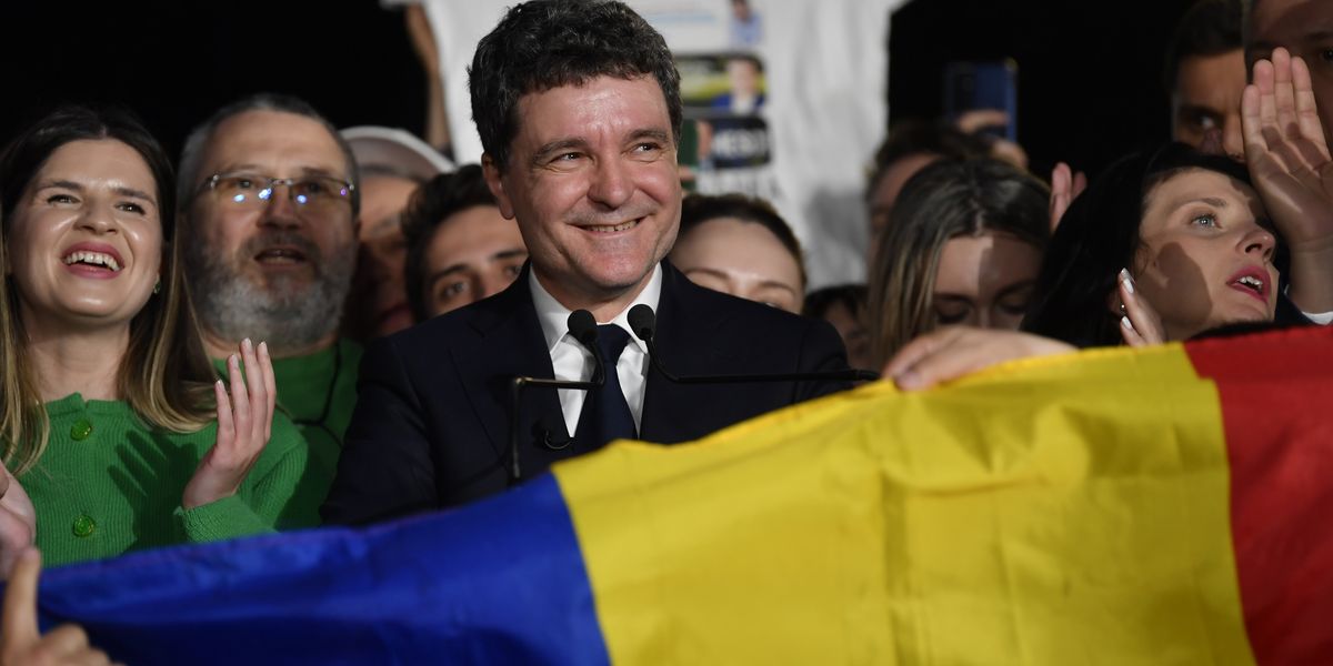 Pro-EU mainstream holds off nationalist populist challenge