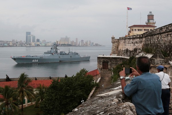 Russian warships are in Cuba, try not to overreact