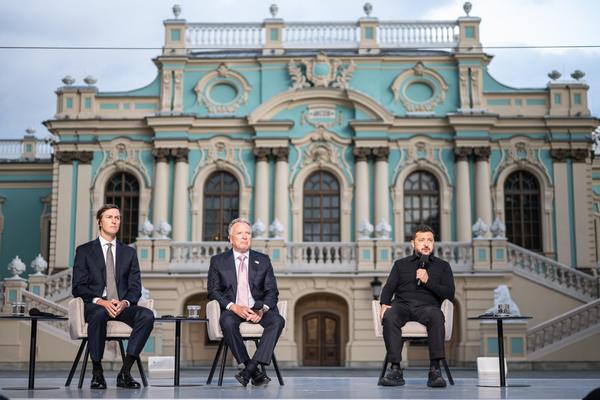 President of Ukraine Volodymyr Zelenskyy, US President Donald Trump’s Special Envoys Steve Witkoff and Jared Kushner (R to L) hold a joint news conference outside the Mariinskyi Palace following negotiations