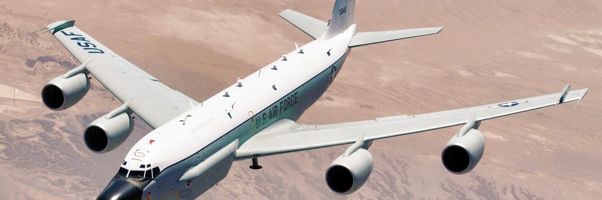 Rc-135_rivet_joint_in_flight-scaled