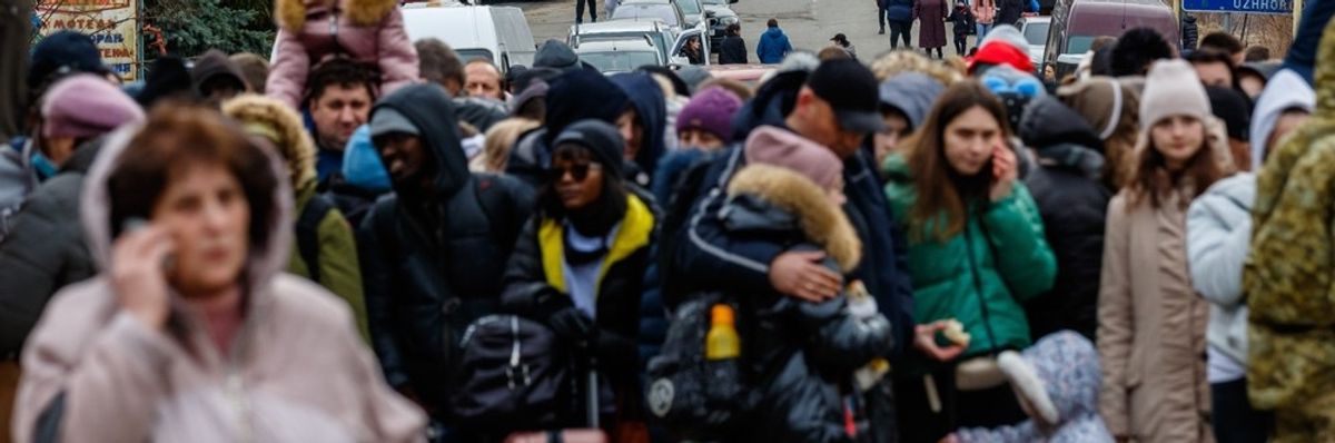 Shutterstock_2131279401