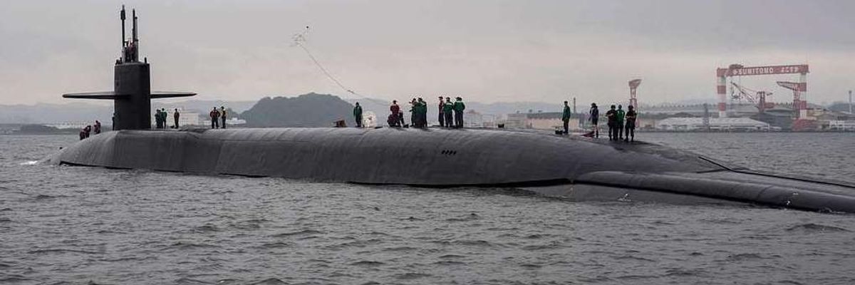 The-ohio-class-guided-missile-submarine-uss-michigan-ssgn-727-transits-tokyo-a7e370-1024