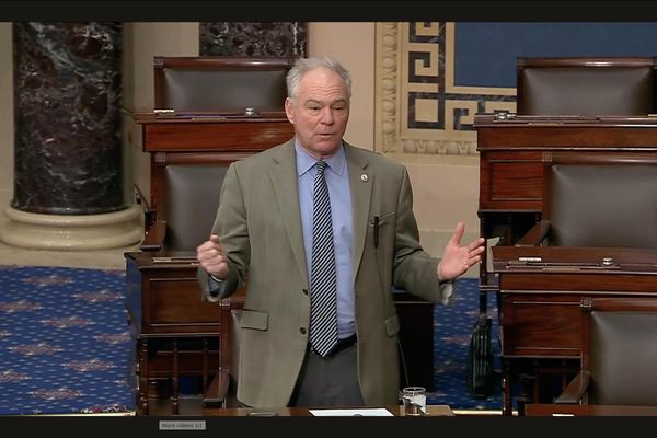 tim kaine war powers