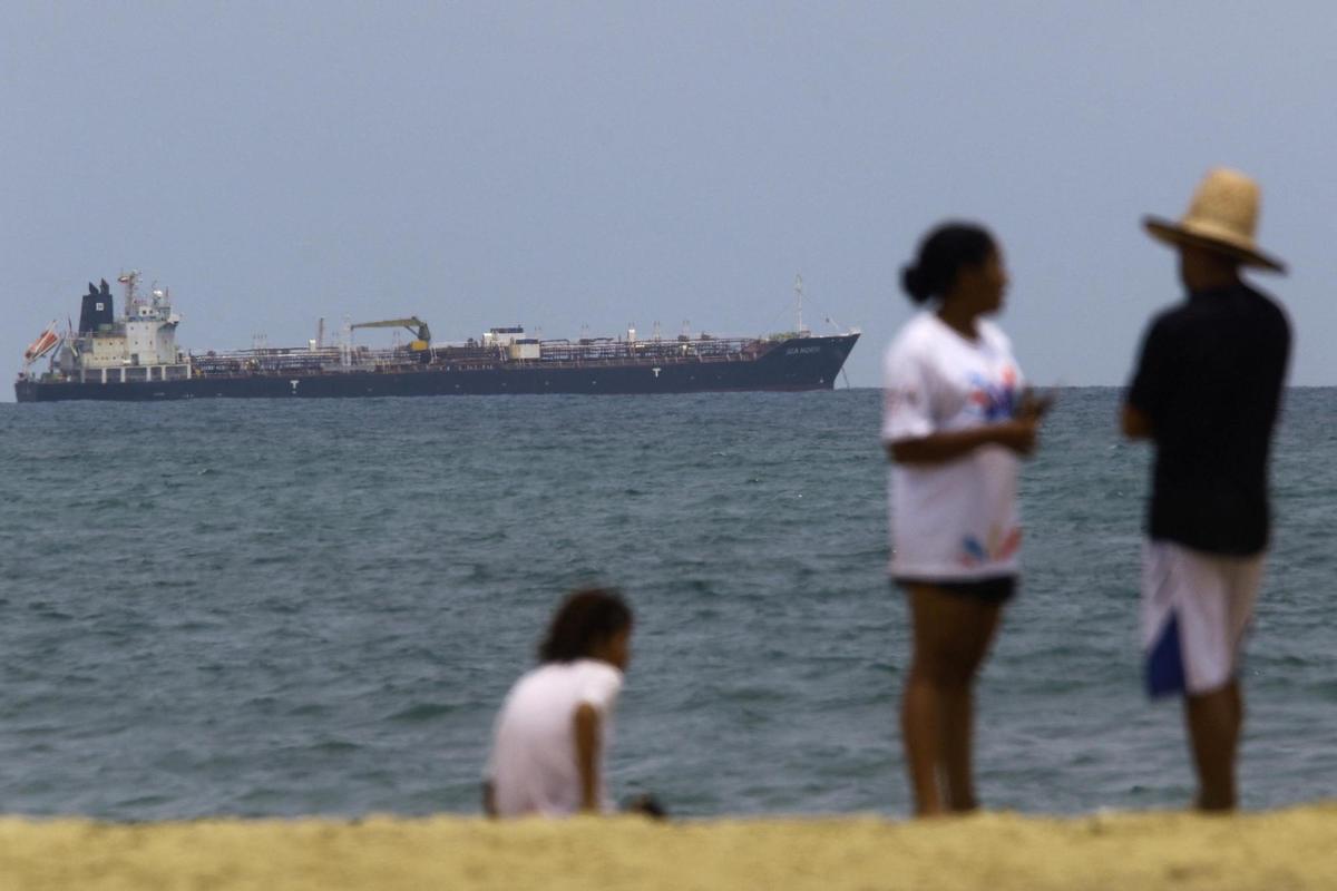 What's behind Trump's 180-degree turn, allowing Russian oil to Cuba?