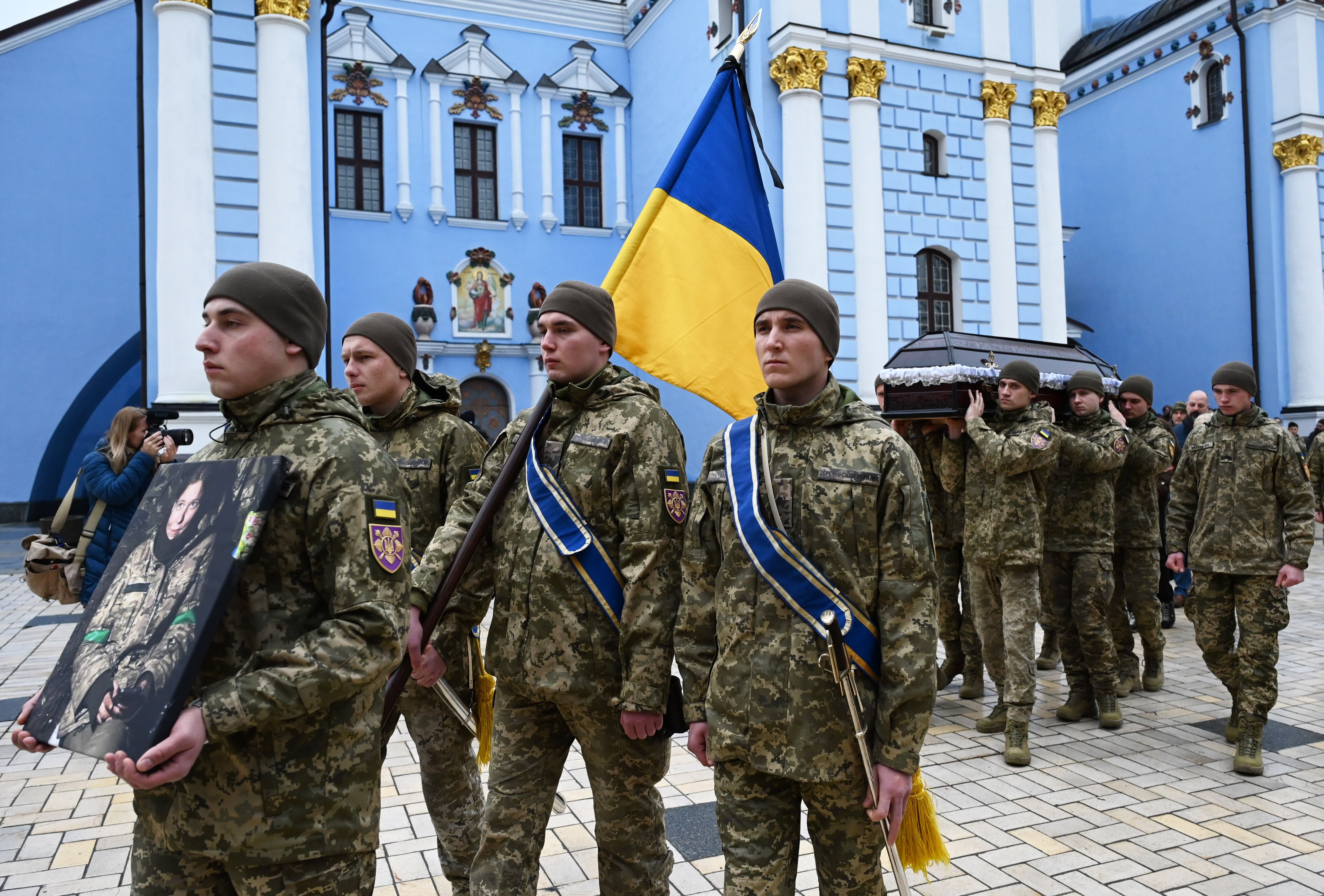How many Westerners are fighting in Ukraine?
