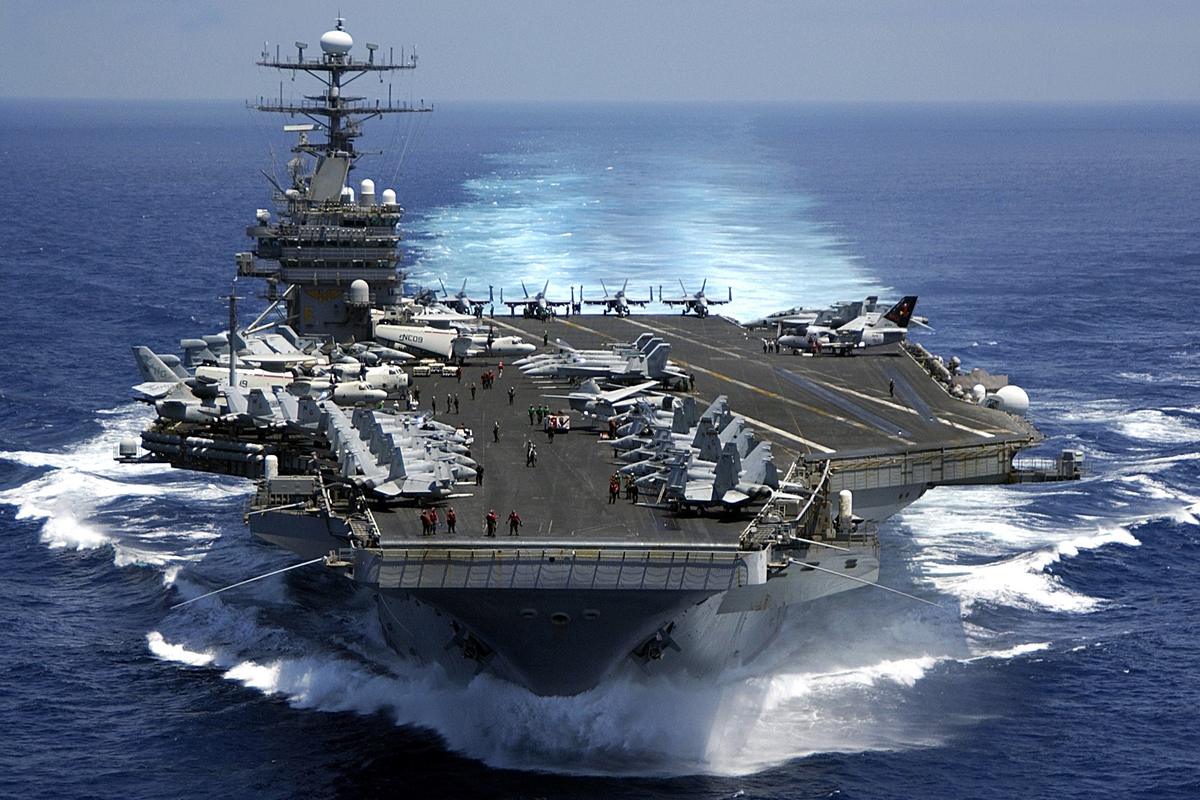 Us_navy_050315-n-3241h-001_the_nimitz-class_aircraft_carrier_uss_carl_vinson_cvn_70_underway_in_the_indian_ocean_prior_to_flight_operations
