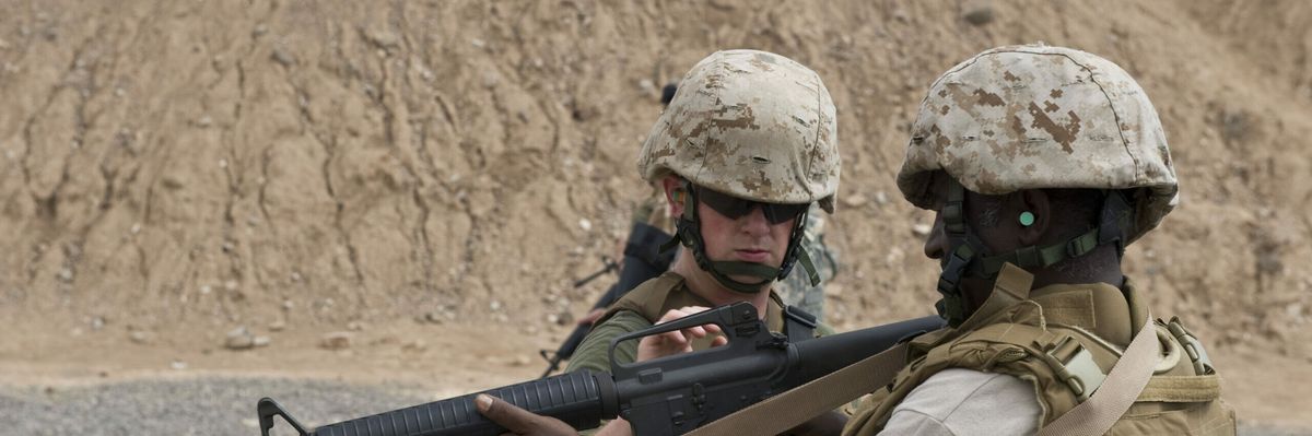 Us_navy_100512-n-7526r-113_a_marine_shows_an_ethiopian_officer_proper_procedures_for_firing_an_m-16_service_rifle-scaled-e1637270037707