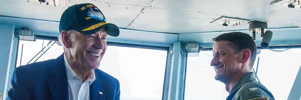 Vice-president-joe-biden-meets-with-capt-greg-huffman-uss-john-c-stennis-cvn-513366