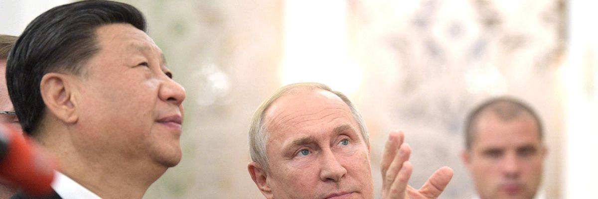 Vladimir_putin_and_xi_jinping_2019-06-05_31