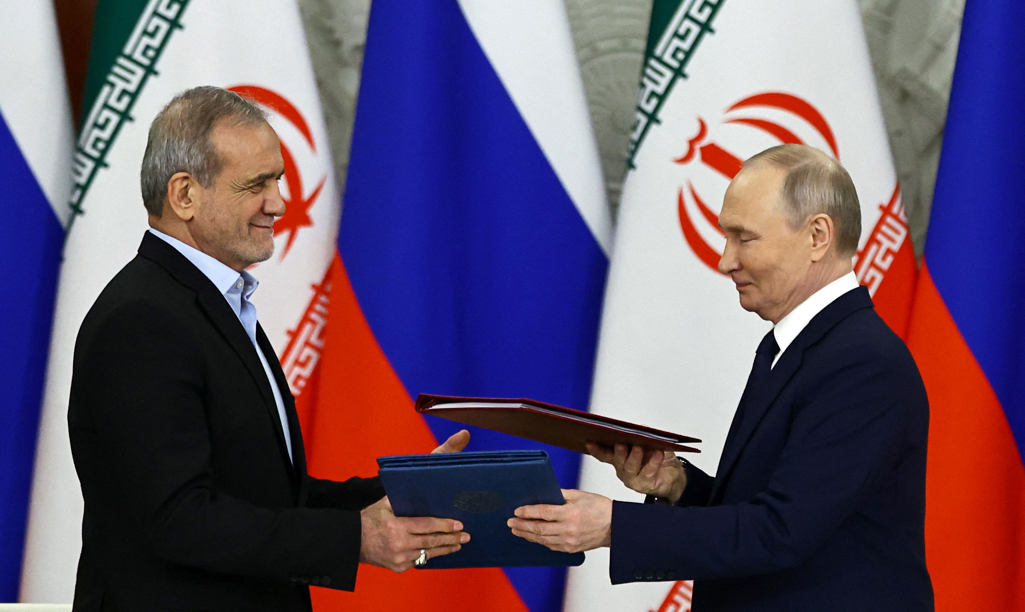 Vladimir Putin Masoud Pezeshkian