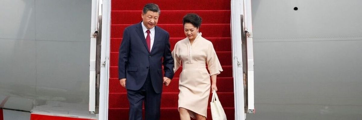 Xi-and-wife-e1675003957295